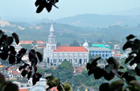 Điểm đến tâm linh tuyệt vời tại Nhà thờ Hòn Gai