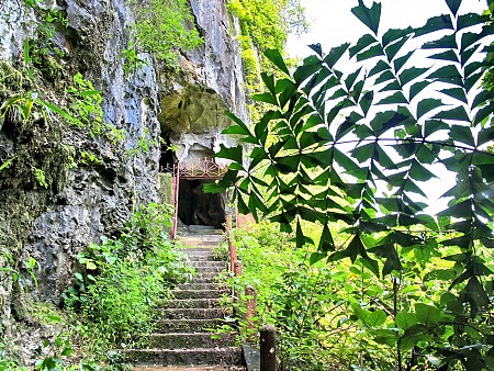 Khám phá hang động Trung Trang – Cát Bà