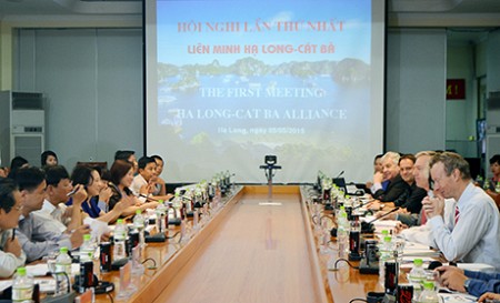 Họp Hội Nghị Triển Khai Dự Án Liên Minh Hạ Long - Cát Bà Họp Hội Nghị Triển Khai Dự Án Liên Minh Hạ Long - Cát Bà