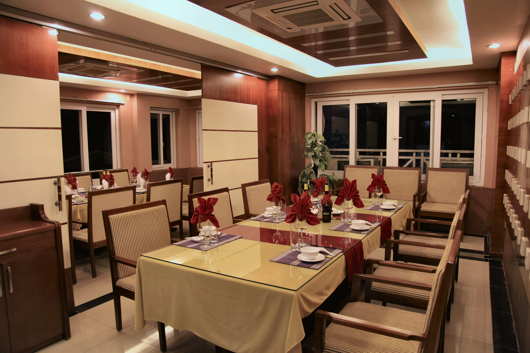 Khách Sạn Các Hoàng Tử Cát Bà