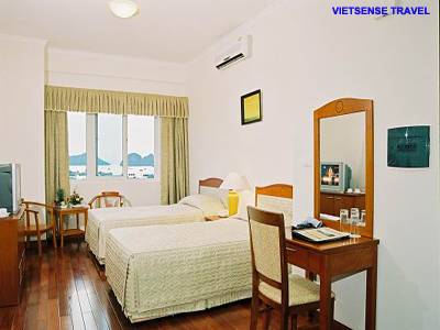 Khách Sạn Holiday View Cát Bà