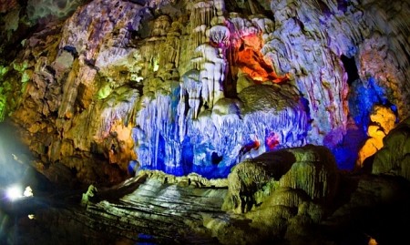 Khám phá vẻ đẹp hoang sơ của hang Thiên Cảnh Sơn