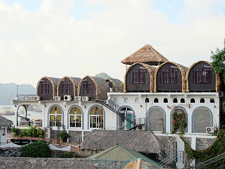 Le Pont Bungalow Hostel