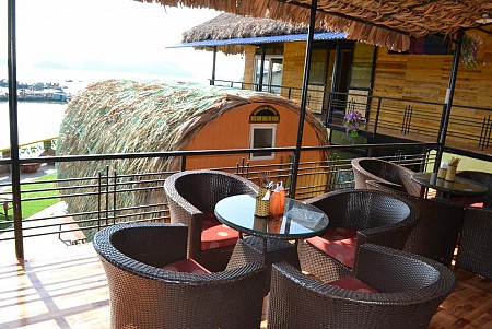 Le Pont Bungalow Hostel