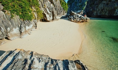 Đảo Cát Bà - Vịnh Lan Hạ - Ba Trái Đào 2 Ngày 1 Đêm