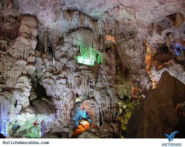 Thăm quan các hang động