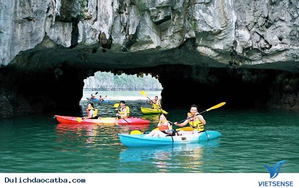Thăm quan các hang động Thăm quan các hang động