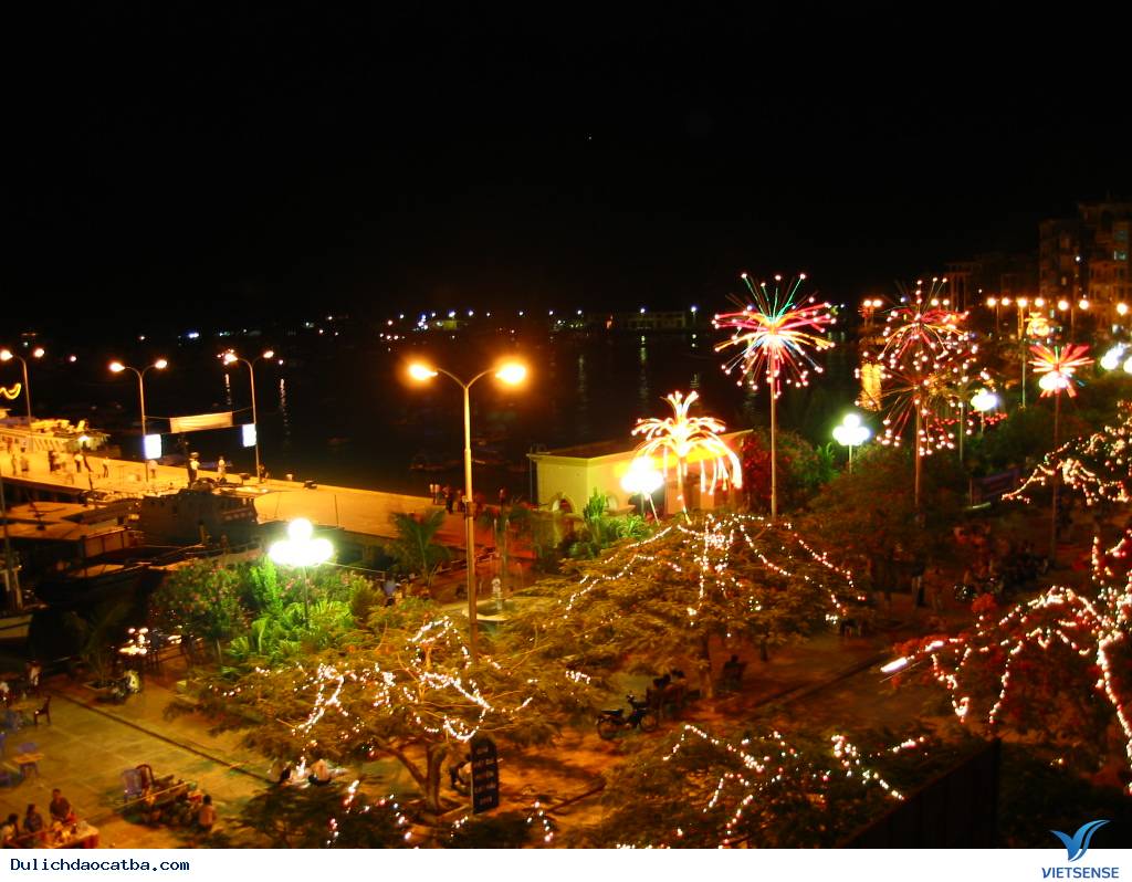 Dạo biển vào buổi tối Dạo biển vào buổi tối