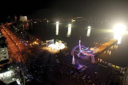 Đảo Cát Bà Kỷ Niệm 56 Năm Bác Hồ Về Thăm Làng Cá - Ảnh 2 Đảo Cát Bà Kỷ Niệm 56 Năm Bác Hồ Về Thăm Làng Cá - Ảnh 2