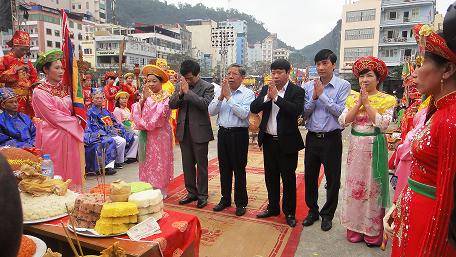 Đảo Cát Bà Tổ Chức Lễ Cầu Ngư, Ra Quân Vụ Cá - Ảnh 1 Đảo Cát Bà Tổ Chức Lễ Cầu Ngư, Ra Quân Vụ Cá - Ảnh 1