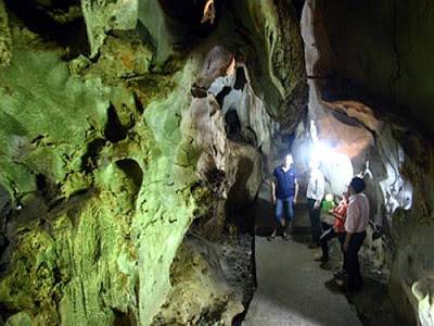 Thăm quan các hang động Thăm quan các hang động