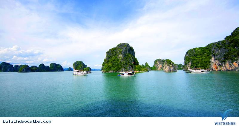 Đảo Cống Đỏ - điểm đến không thể bỏ qua khi khám phá vịnh Hạ Long - Ảnh 1 Đảo Cống Đỏ - điểm đến không thể bỏ qua khi khám phá vịnh Hạ Long - Ảnh 1