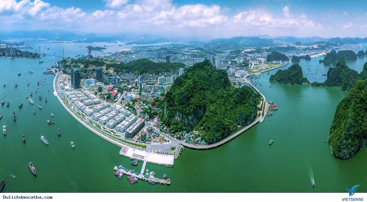 Điểm đến tâm linh tuyệt vời tại Nhà thờ Hòn Gai - Ảnh 1