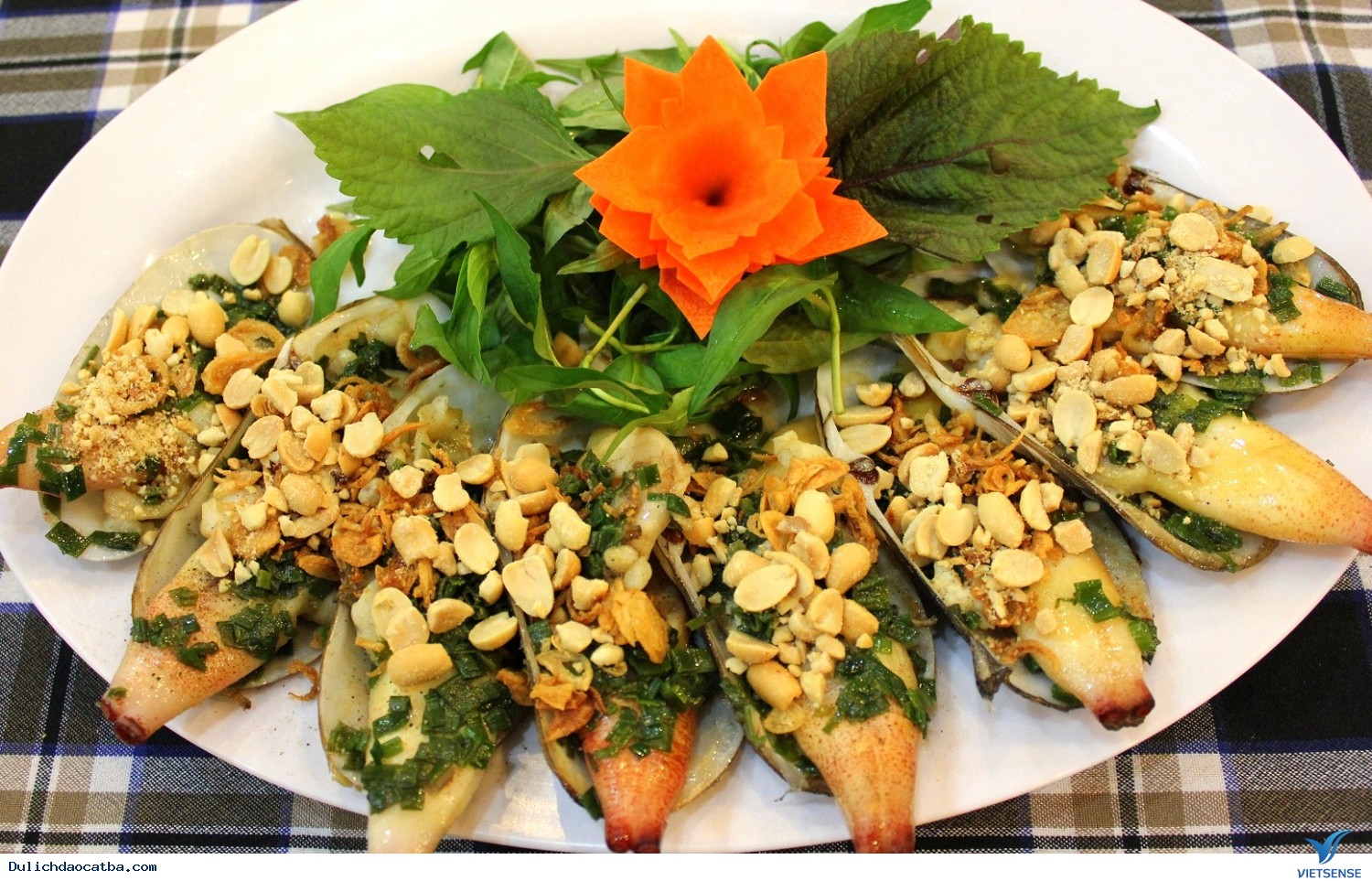 Đi cát bà 30/4 thì ăn gì? ở đâu?