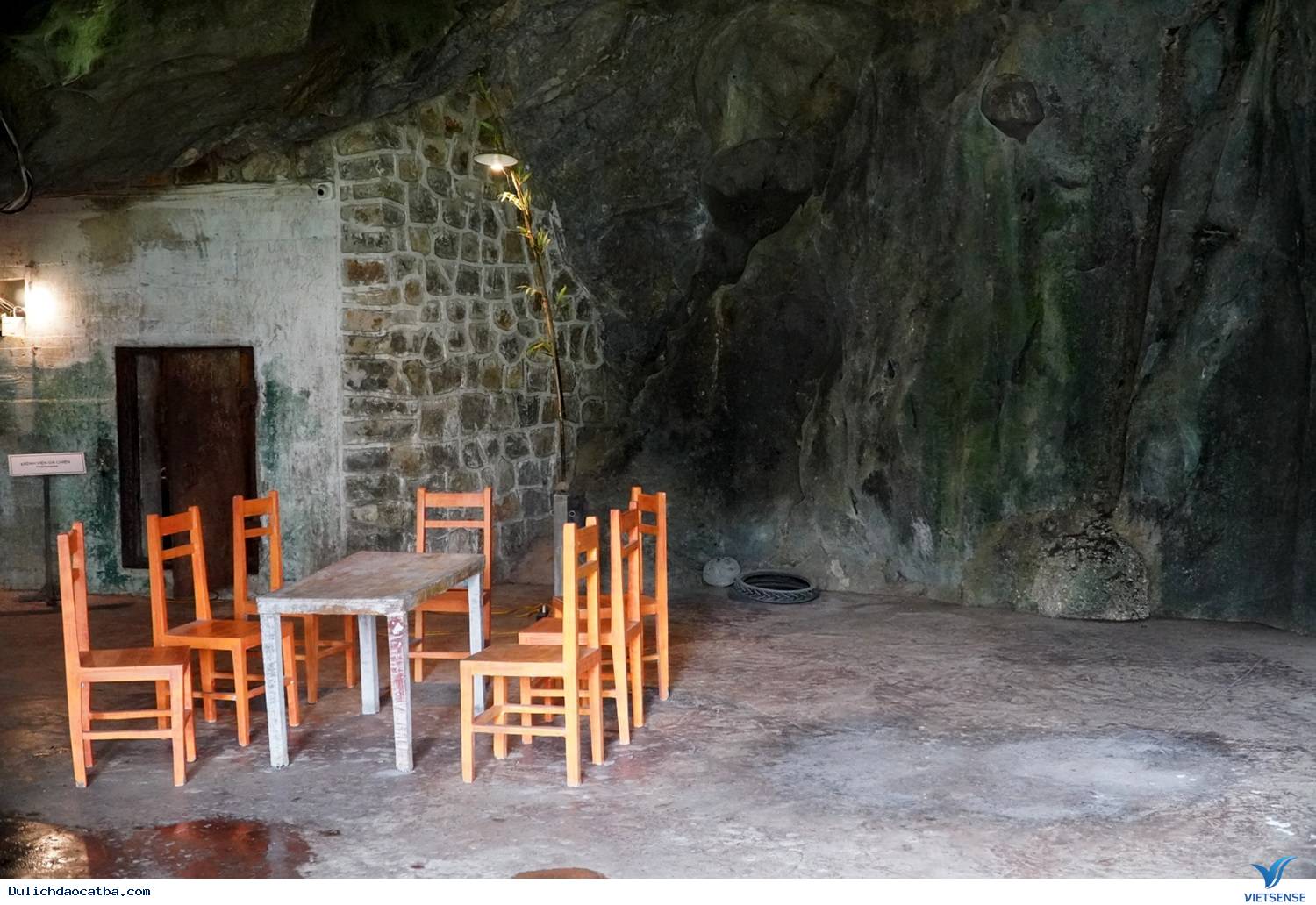 Hang Quân Y Trong Rừng Cát Bà - Ảnh 7 Hang Quân Y Trong Rừng Cát Bà - Ảnh 7