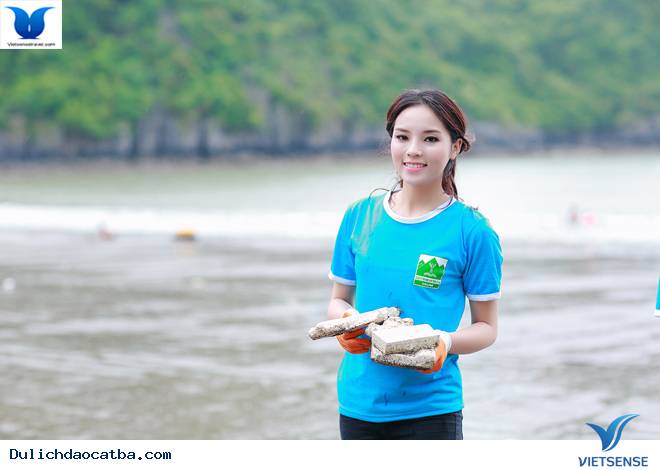 Hoa Hậu Kỳ Duyên Dọn Dẹp Rác Trên Biển Cát Bà - Ảnh 5 Hoa Hậu Kỳ Duyên Dọn Dẹp Rác Trên Biển Cát Bà - Ảnh 5