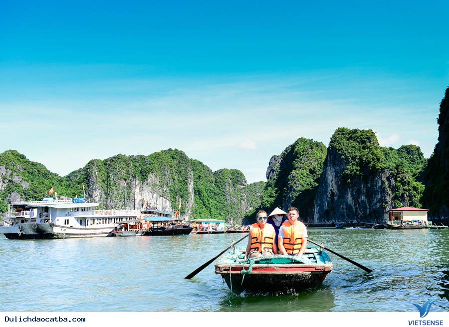 Hoạt động giải trí ở hòn Đỉnh Hương