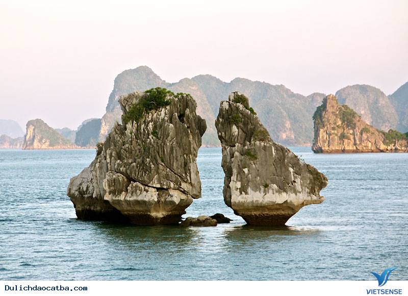 Hòn Trống Mái có gì độc đáo ?