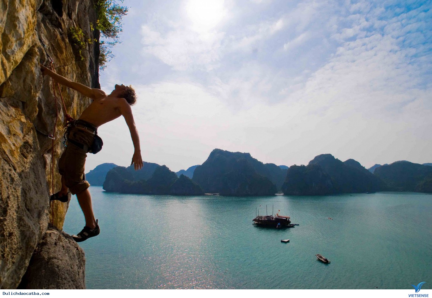 Leo núi chinh phục đảo ngọc Cát Bà - Ảnh 1