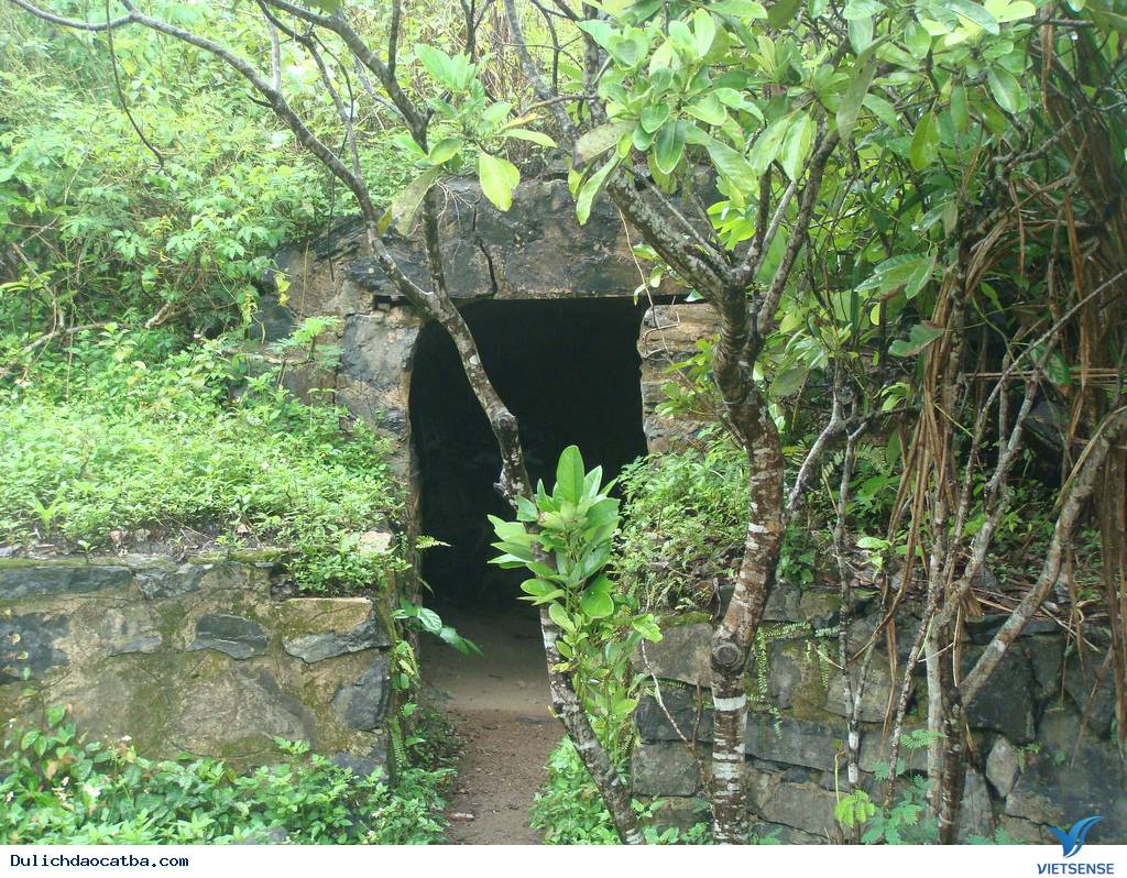 Hầm Tránh Bom Đảo Cát Bà
